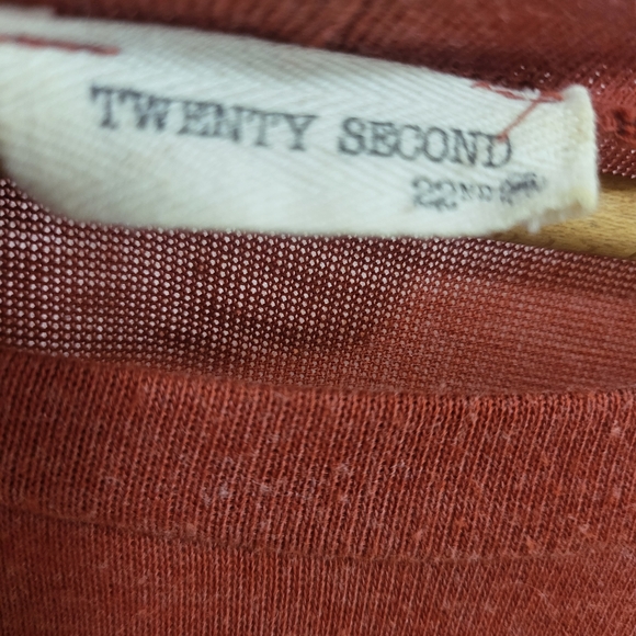 🌿Twenty Second Women's Rust Estimated Medium Aztec Elbow Pad Design Top - Picture 4 of 11